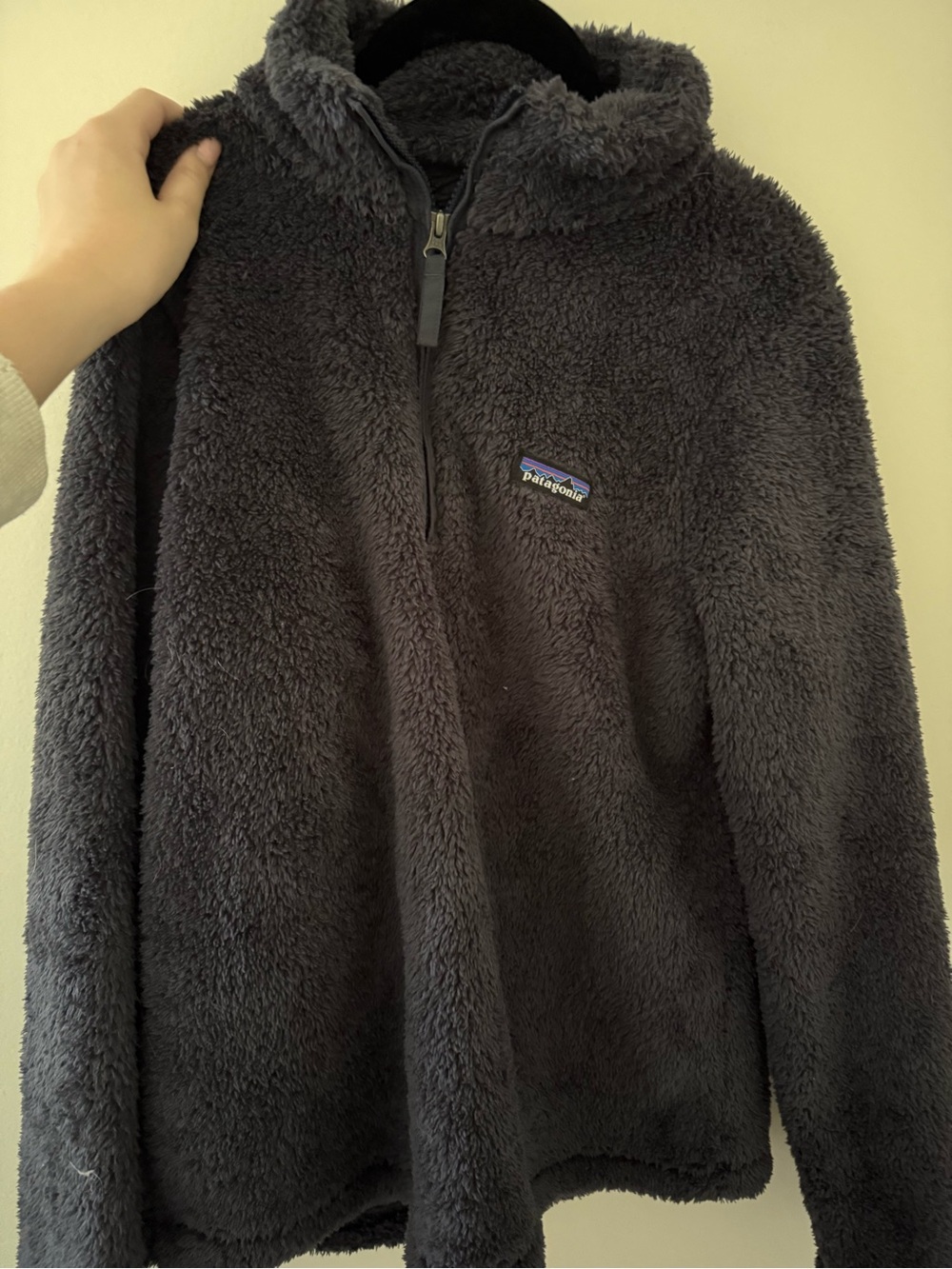 Patagonia Dark Gray Fleece Jacket - Cozy Half-Zip